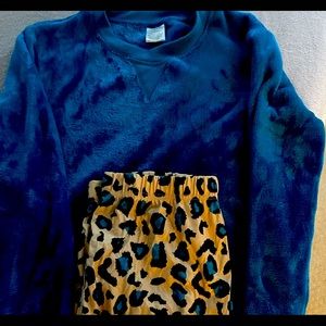 Pj, shorts and long sleeve sweat shirt set, animal print, teal and beige.